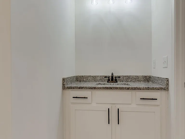 223 Walnut Ln — Photo 8