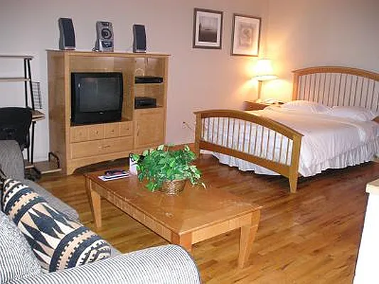 Rented by KVNY Soho | media 17