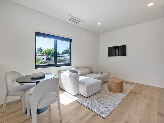 2nd image of 605 San Dieguito Dr #607