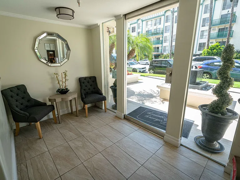 114 North Doheny Drive — Photo 2