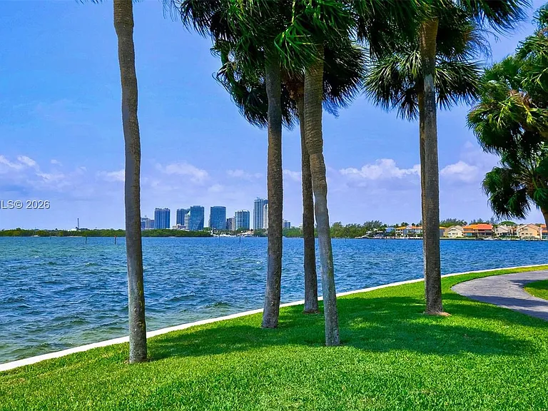 2 Grove Isle Dr #BPH10 — Photo 30