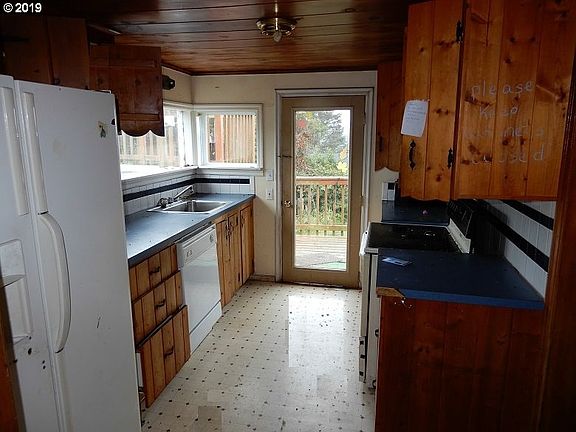 3rd image of 1776 NE 14th St