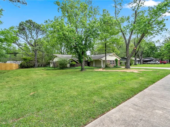 1716 E Rolling Hills Dr, Fayetteville, AR 72703