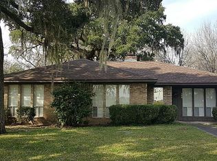 346 Twin Lakes Blvd W, West Columbia, TX 77486