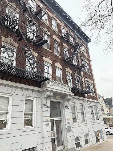 1st image of 172 William St #16