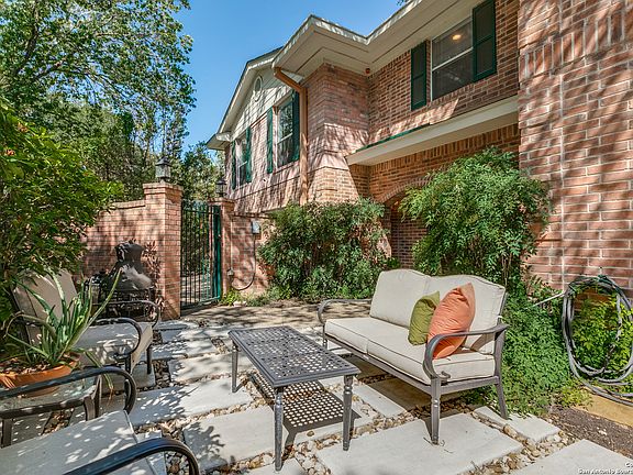 4th image of 2819 WOODCREST DR