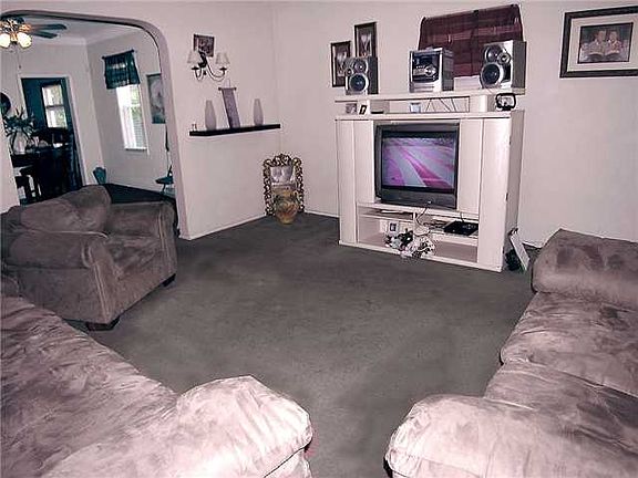 5th image of 208 Hausman St