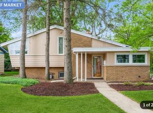 1137 Camille Ave, Deerfield, IL 60015