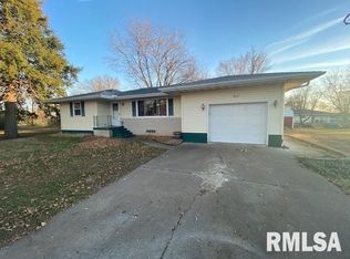 504 W 5th St, Delavan, IL 61734