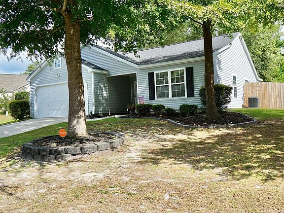 3rd image of 220 Riglaw Cir