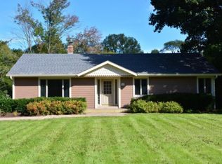 W142N7024 Oakwood Dr, Menomonee Falls, WI 53051
