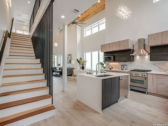 4th image of 2539 Manor Heights