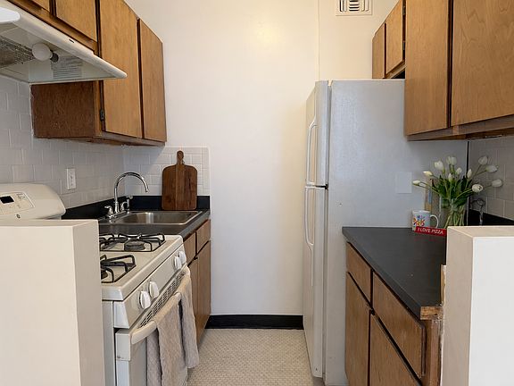 5th image of 480 10th Ave APT 3RN