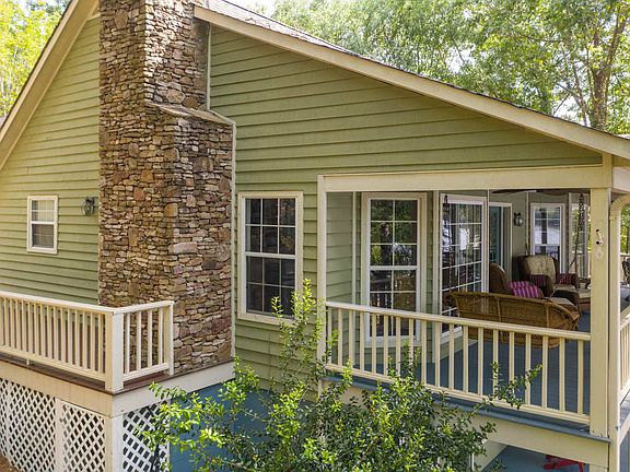 3rd image of 105 Horseshoe Cir