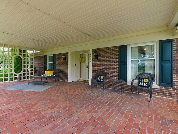 3rd image of 219 Adams Ln
