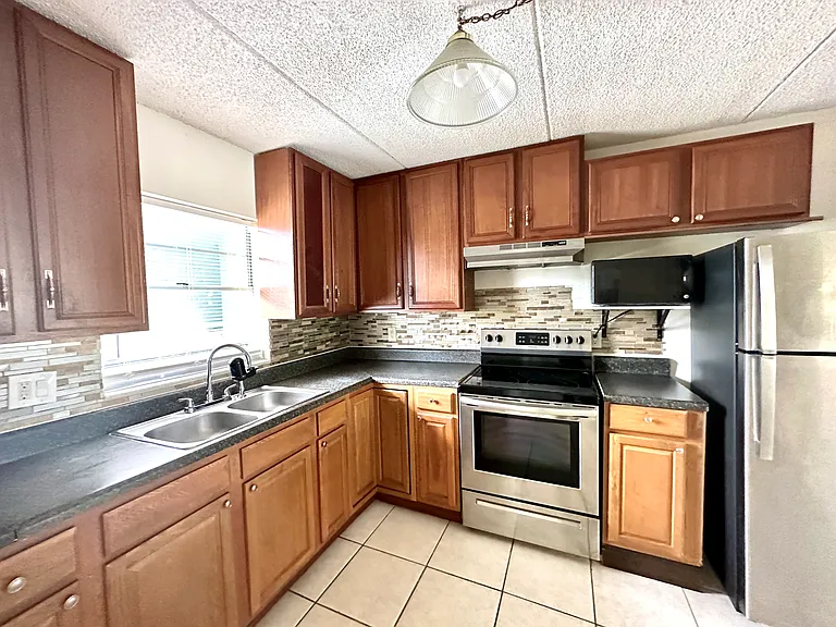 2830 Somerset Park Dr #B — Photo 2