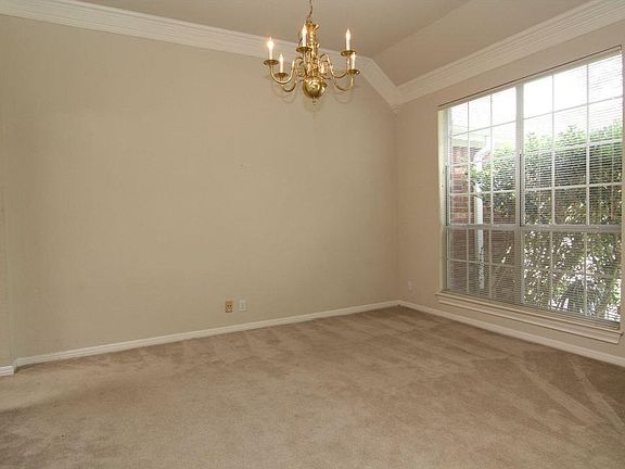 4th image of 10405 Grand Oak Dr