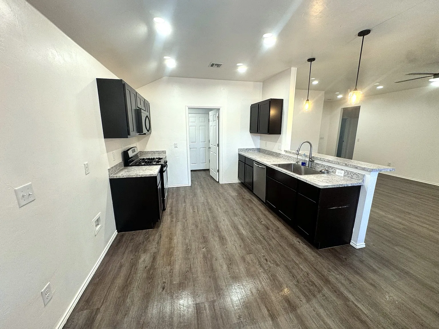 3 bed, 1473 sqft, $1,700 — Photo 2