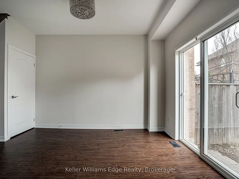 93 Glendarling Cres — Photo 12