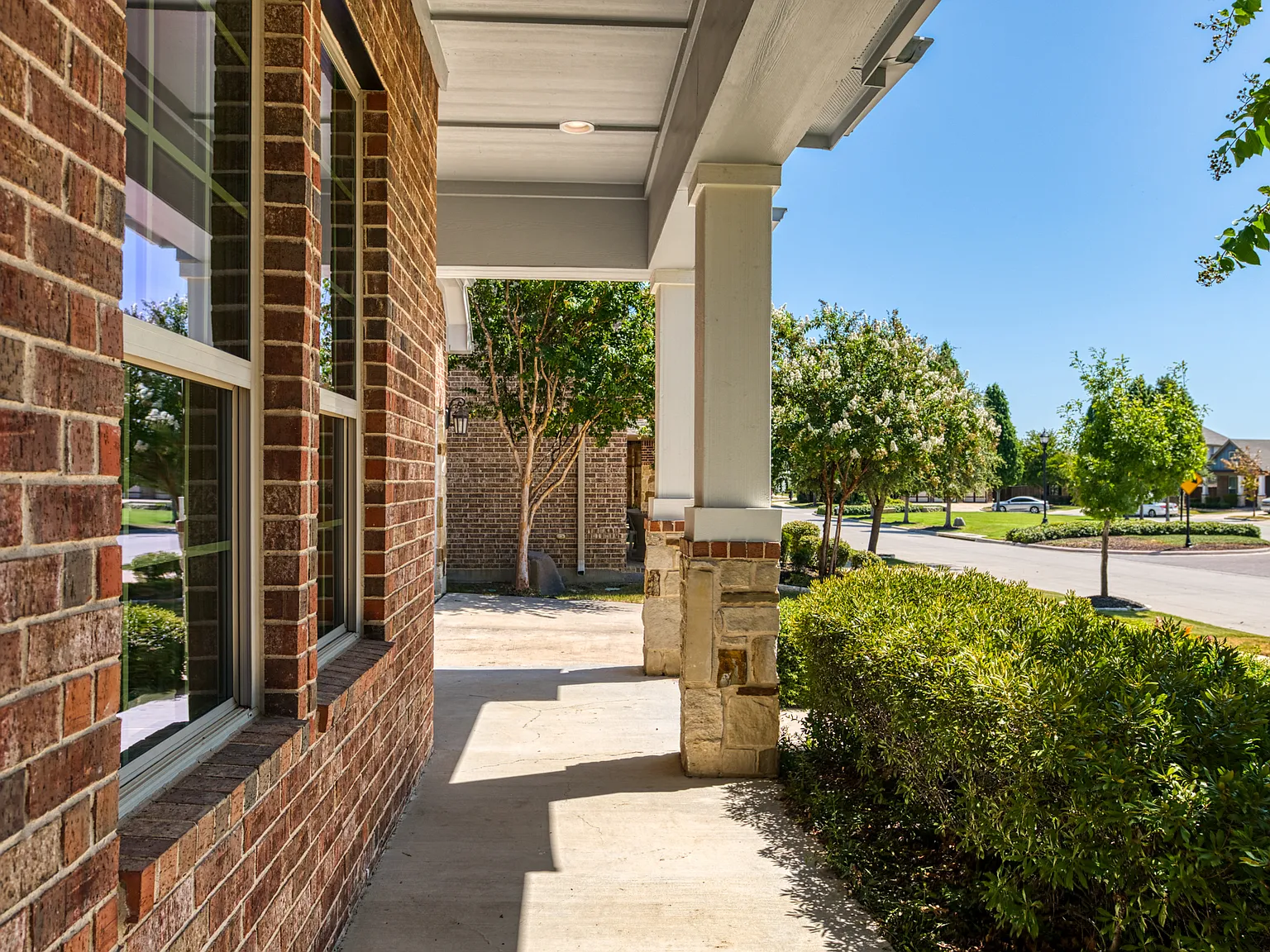 3 bed, 2466 sqft, $3,250 — Photo 3