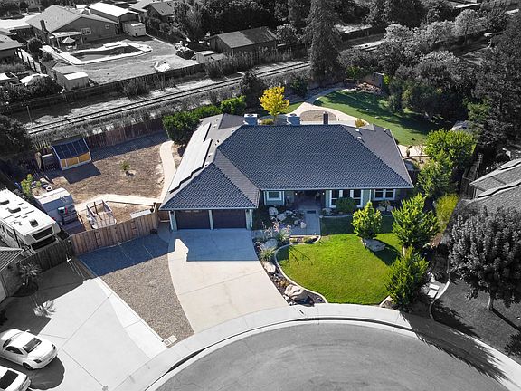 3rd image of 1316 E Paradise Court