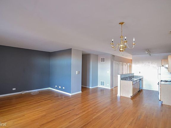 3rd image of 2735 N Lincoln Ave