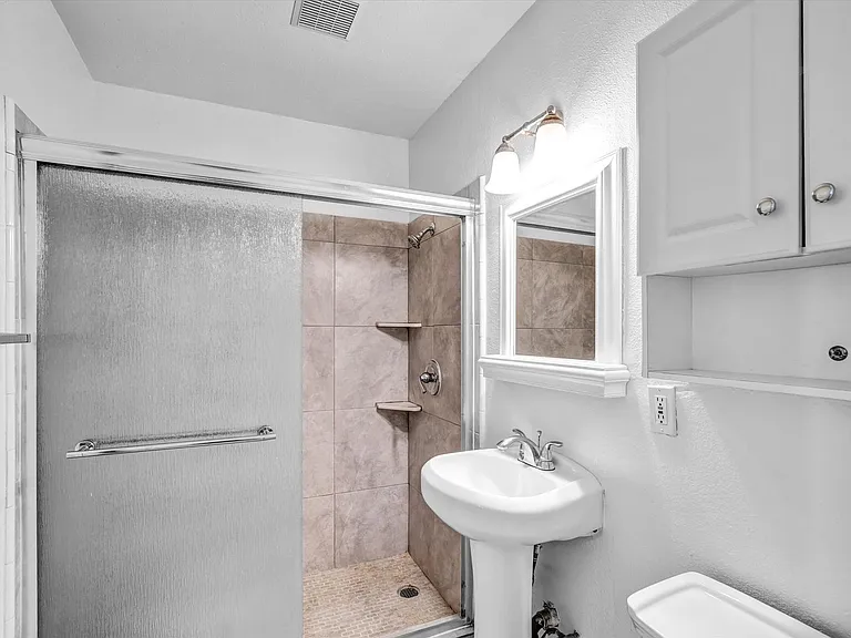 5860 - 5864 Mildred Street — Photo 39