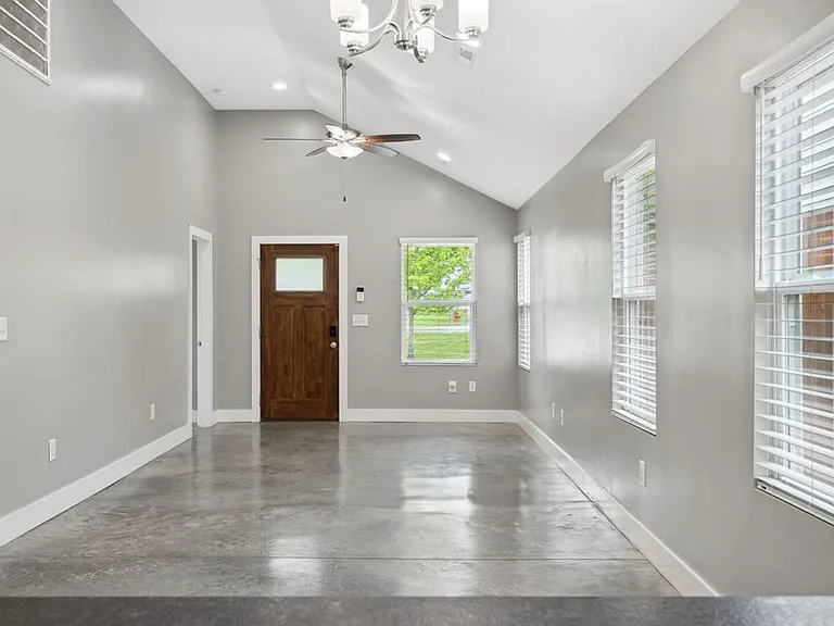 298C Garner Ave — Photo 6