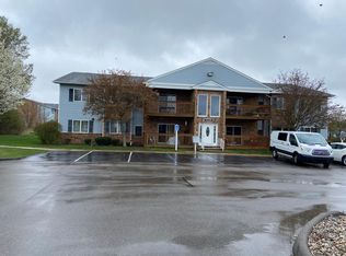 1225 Harbour Dr APT 32, Trenton, MI 48183