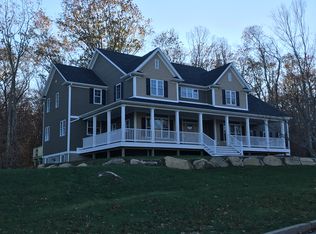 25 Oakbrook Ct, East Greenwich, RI 02818