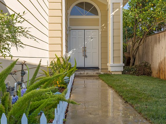 4th image of 15584 Ficus St