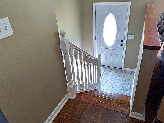 5th image of 515 E Lake Hill Dr