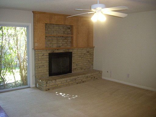 4th image of 6001 Green Oaks Dr