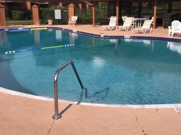 2701 NE 10th St APT 704