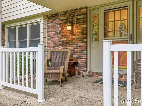 3rd image of 17484 Beech Hill Dr