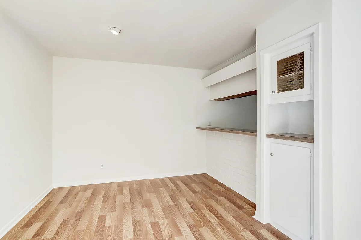Building Photo - 229 Westmoreland St #5