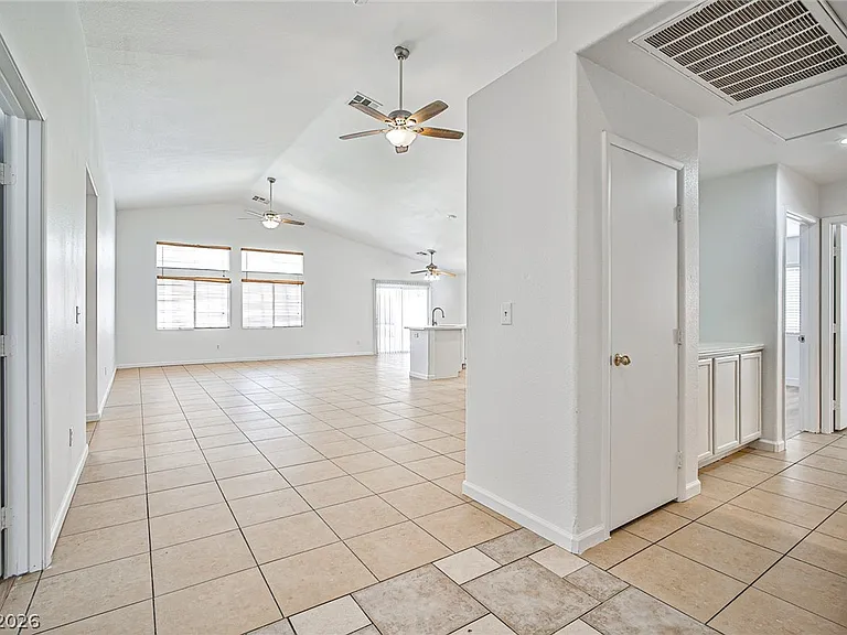 1201 Pueblo Hills Ave — Photo 4