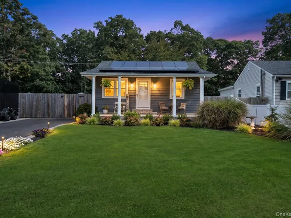 154 W End Avenue, Shirley, NY 11967
