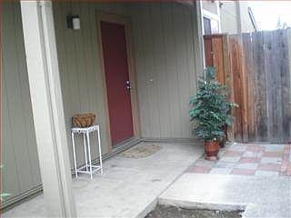 5th image of 105 Rose Ln