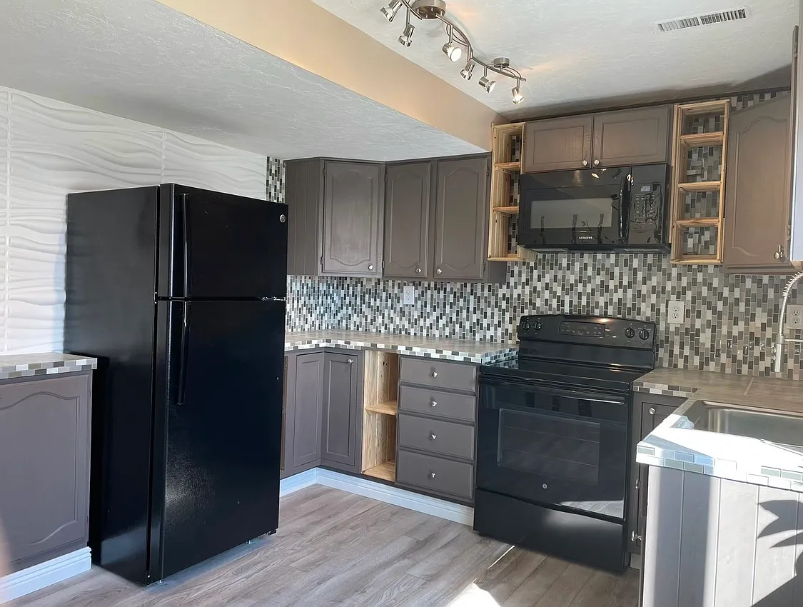 2 bed, 1300 sqft, $1,700 — Photo 4
