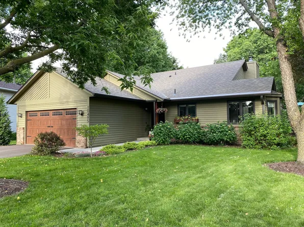 10495 Homeward Hills Rd, Eden Prairie, MN 55347