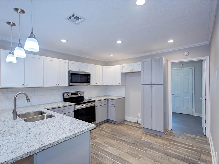4220 Delhi St — Photo 8