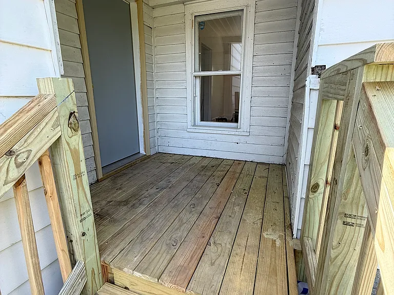 459 E State St #B — Photo 3