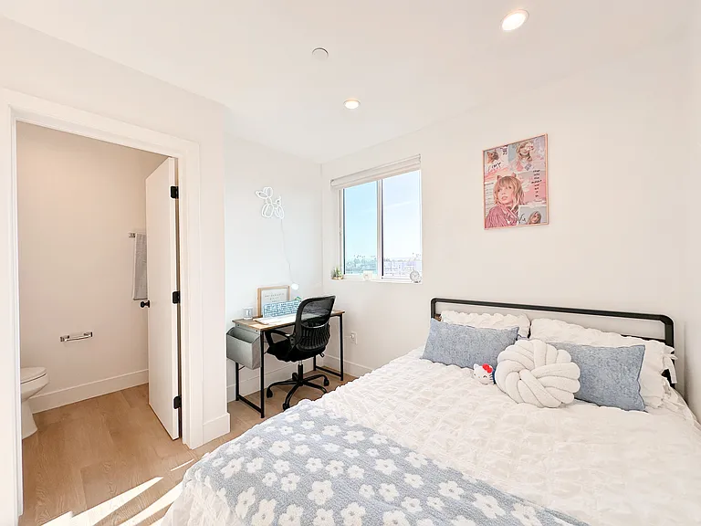 1338 West 35th Place — Photo 22