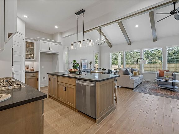 2nd image of 5008 Royal Arch Dr