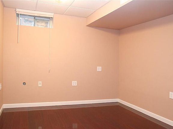 3rd image of 76 Nautilus St