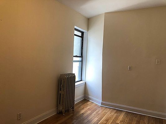 3rd image of 176 Nagle Ave #505