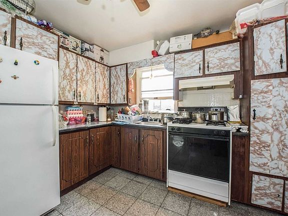 5th image of 27 Owens St