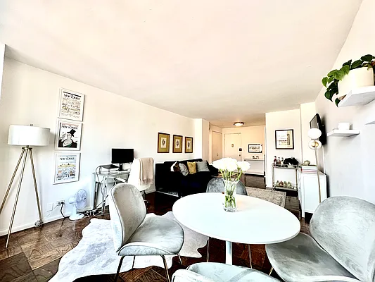 Rented by Addison Property Group | media 3