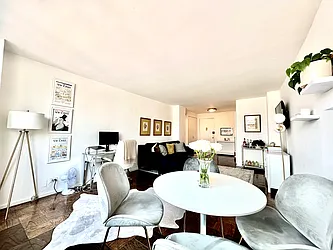 Rented by Addison Property Group